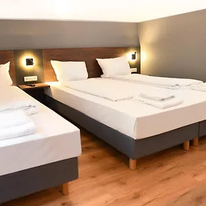Otel Apadana Frankfurt, Frankfurt am Main